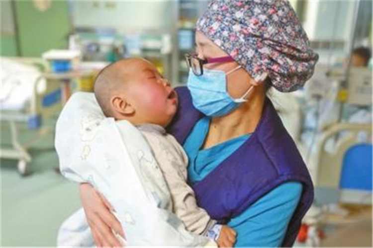 新生兒先天性喉喘鳴