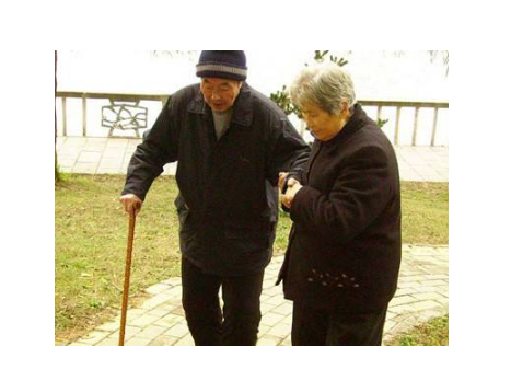 特發性震顫 (56) 