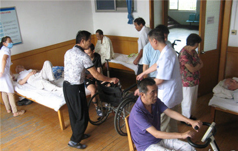 腦出血坐康復訓練