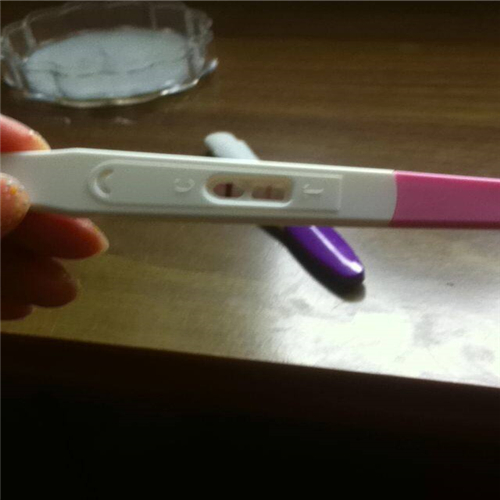 早早孕驗孕棒一深一淺圖 