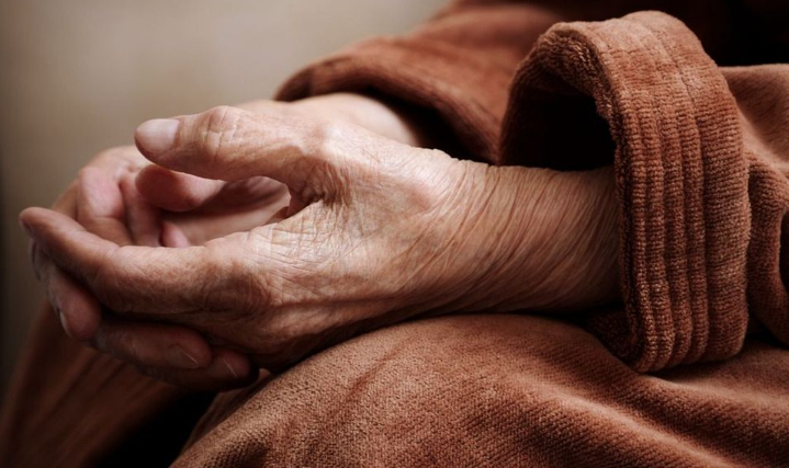 特發性震顫 (60) 