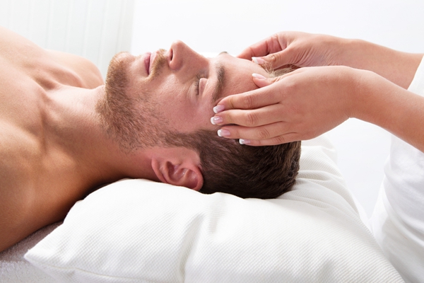 頭部按摩手法圖解 (9) 