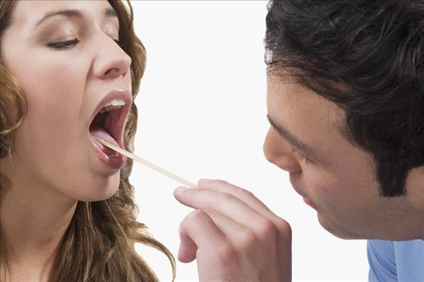 咽喉癌的早期症狀