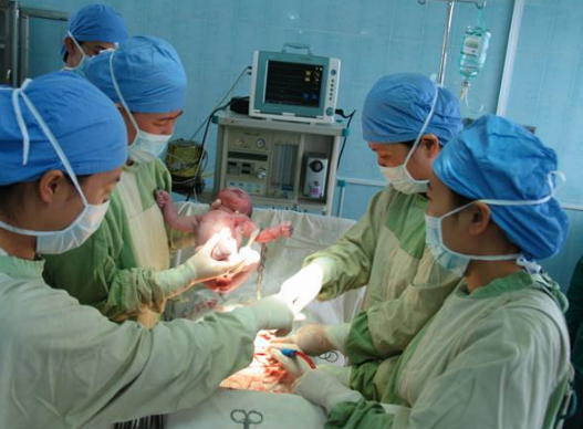 剖腹產手術 (65) 