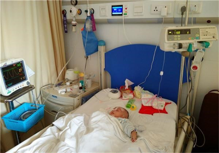 需要住院的先天性喉喘鳴