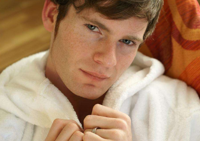 男人臉上長斑的