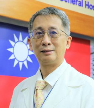 潘競成